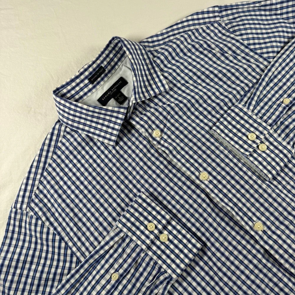 Banana Republic Men's Size Large Fitted Blue Gingham Button Down Shirt